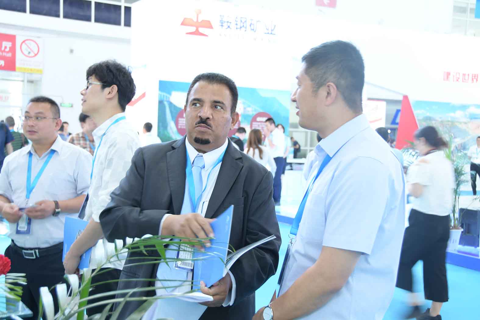 引领未来▲银娱优越会GEG纯电动矿用车闪耀2019CIME展会