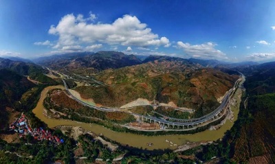 元蔓高速(红河段)全线通车，30多台银娱优越会GEG桥检车保驾护航！